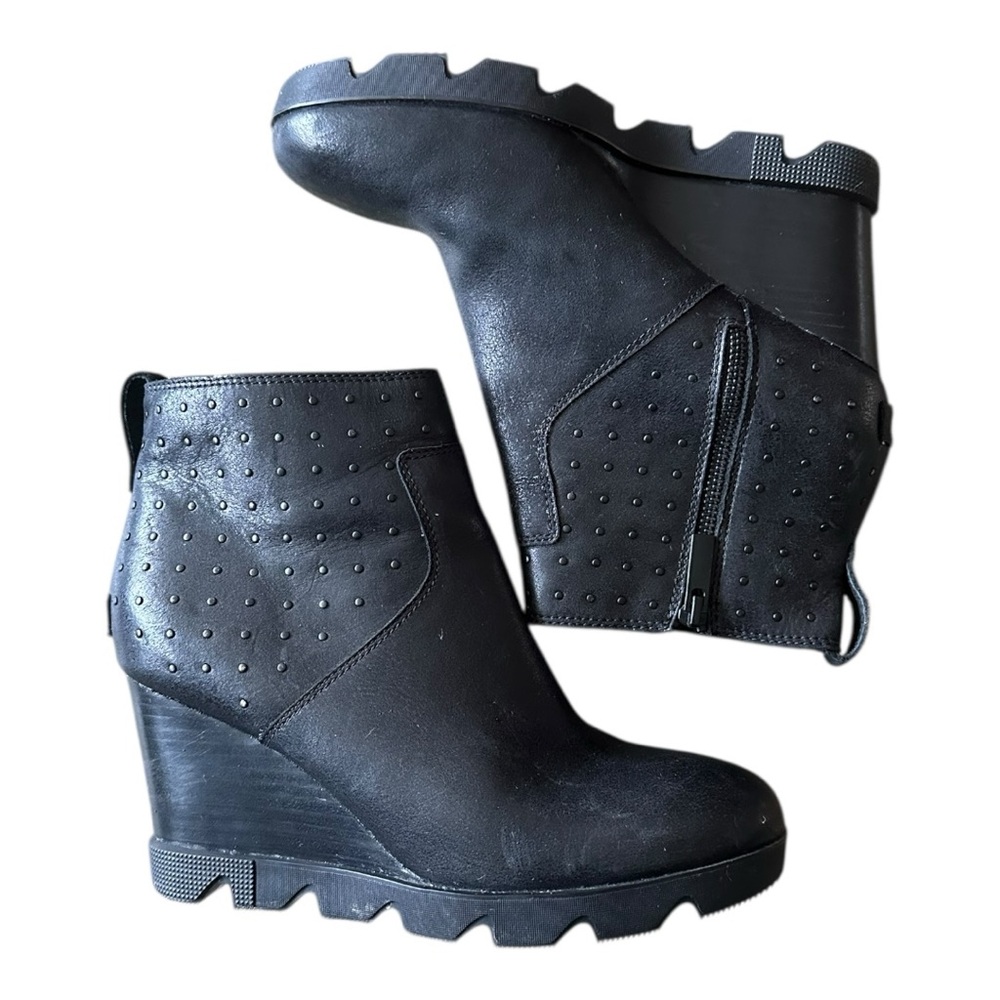 Sorel Black Leather Wedge Booties with Inner Zip and Textured Heel
